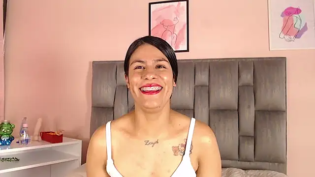 Ailyyn02 online show from October 6, 2025, 9:23 pm