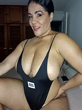 Snapshot of karla-bruni chatting on February 18, 2026, 10:11 am karla-bruni online show from February 18, 2026, 10:11 am