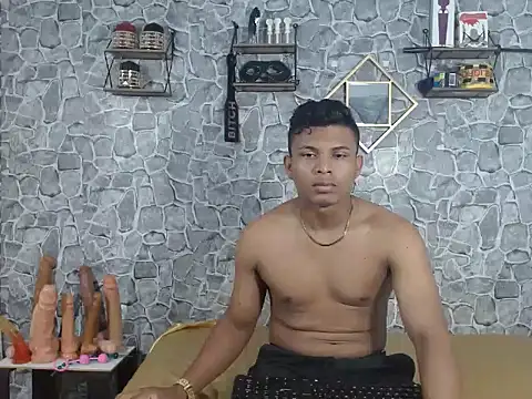tylersmit00 online show from October 11, 2025, 8:29 pm