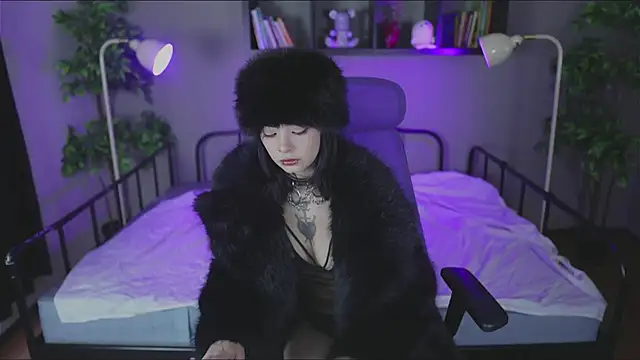 Bayonetta doll online show from November 13, 2025, 9:14 pm