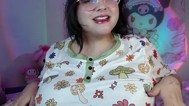 Snapshot of Martinaa_perezz chatting on October 23, 2025, 12:10 am Martinaa perezz online show from October 23, 2025, 12:10 am