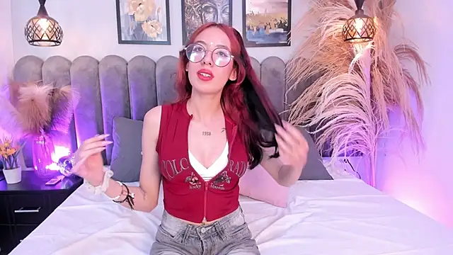 noa jones  online show from October 7, 2025, 3:25 am