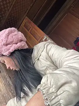 miemie-xx online show from December 15, 2025, 2:49 am