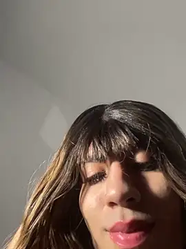 SiaraRealist online show from November 15, 2025, 1:14 am