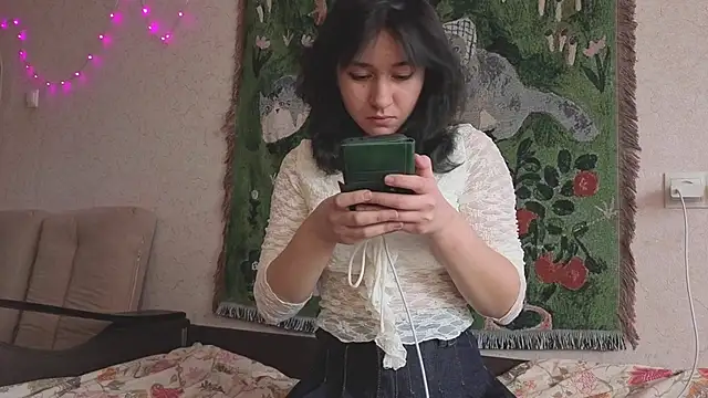 MiaLovelyOne online show from April 30, 2026, 6:20 am