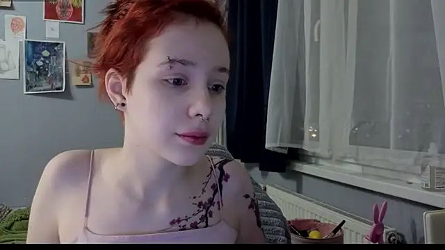 Snapshot of RubiReynnn chatting on October 19, 2025, 5:57 pm RubiReynnn online show from October 19, 2025, 5:57 pm