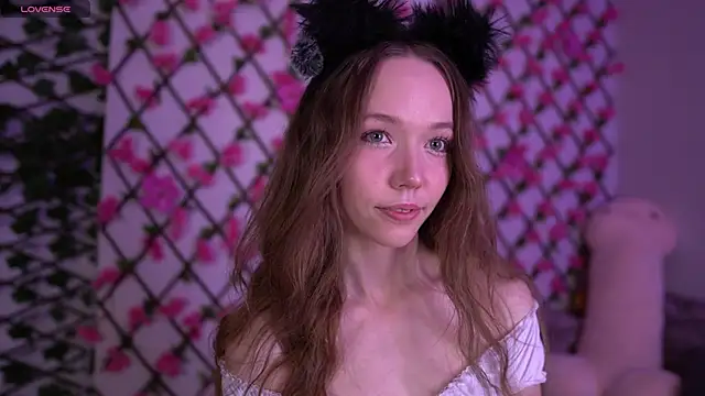 Petite Polly online show from November 6, 2025, 6:09 pm