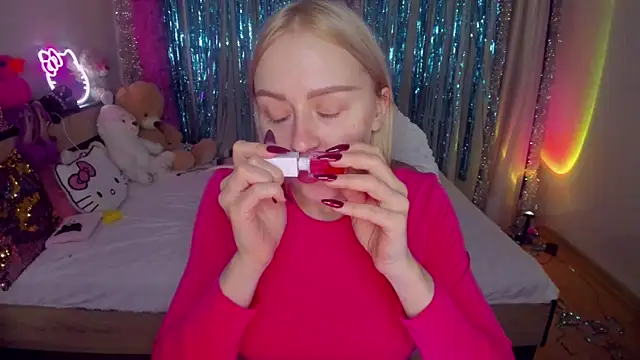 Snapshot of CeaneLino chatting on December 19, 2025, 5:31 pm CeaneLino online show from December 19, 2025, 5:31 pm