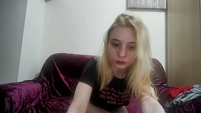 cinnamon-xx online show from May 14, 2026, 1:34 am