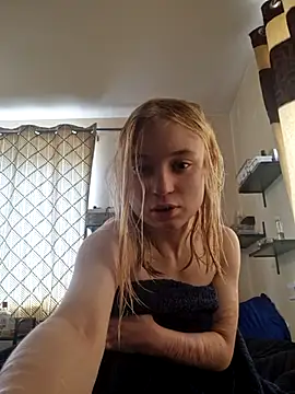 cinnamon-xx online show from May 16, 2026, 12:48 pm
