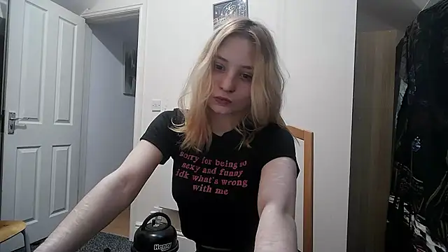 cinnamon-xx online show from May 28, 2026, 3:59 am