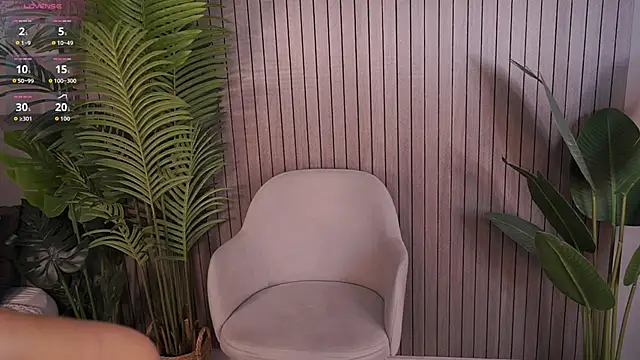 lorapalmerry online show from October 15, 2025, 3:01 pm