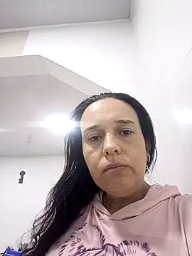 Snapshot of FiorellaDuboi chatting on November 12, 2025, 8:41 pm FiorellaDuboi online show from November 12, 2025, 8:41 pm