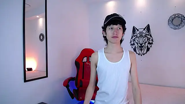 Emo Boy  online show from December 18, 2025, 12:44 pm