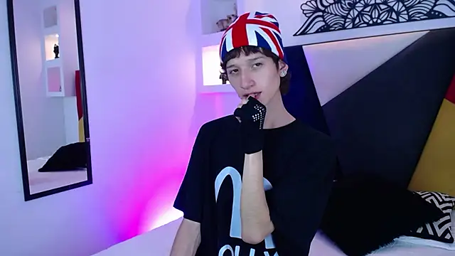 Emo Boy  online show from February 5, 2026, 8:24 pm