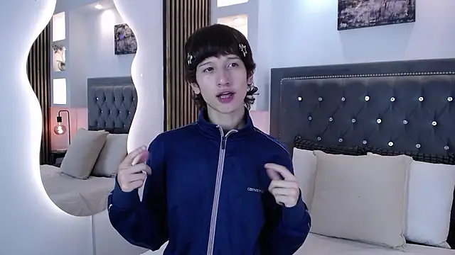 Emo Boy  online show from March 17, 2026, 8:12 pm