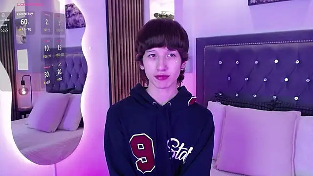 Emo Boy  online show from April 24, 2026, 8:33 pm