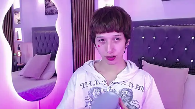 Emo Boy  online show from May 3, 2026, 8:48 pm