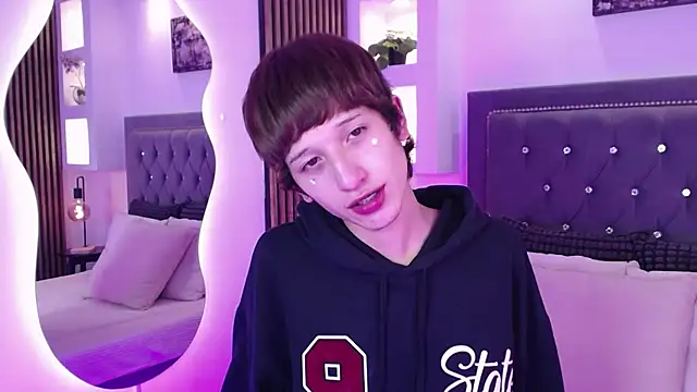 Emo Boy  online show from May 4, 2026, 8:38 pm
