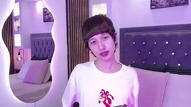 Emo Boy  online show from May 7, 2026, 8:25 pm