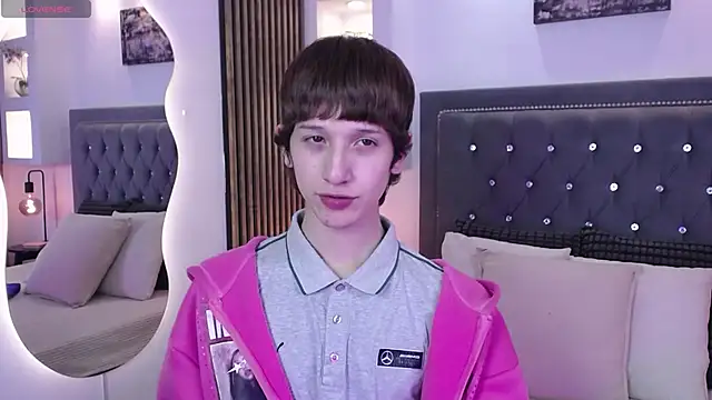 Emo Boy  online show from May 8, 2026, 8:25 pm