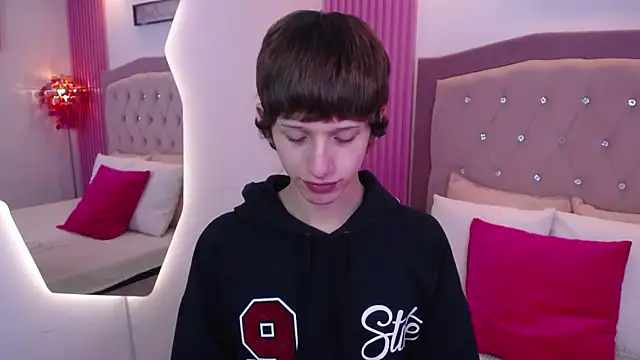 Emo Boy  online show from May 14, 2026, 3:30 pm