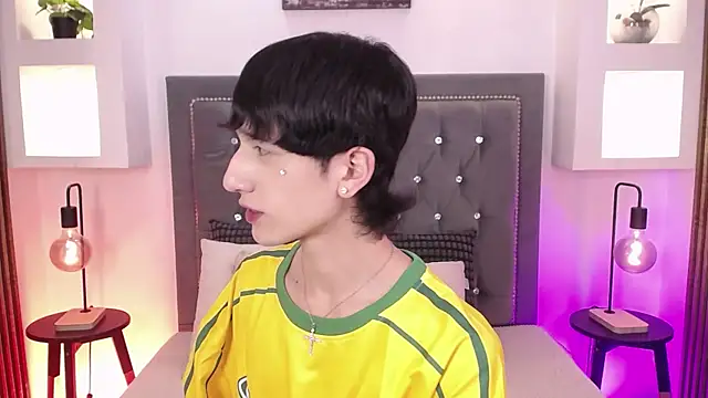 Emo Boy  online show from June 13, 2026, 8:40 pm