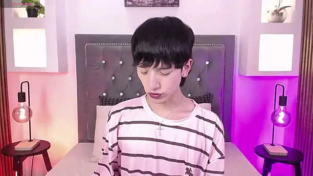 Emo Boy  online show from June 14, 2026, 8:22 pm
