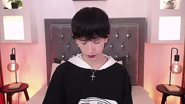 Emo Boy  online show from June 18, 2026, 8:35 pm