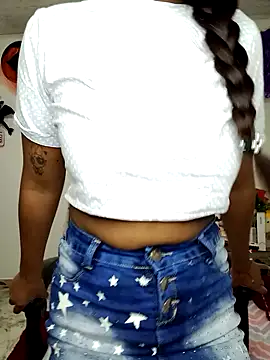 vannesitha25 online show from November 15, 2025, 2:35 pm