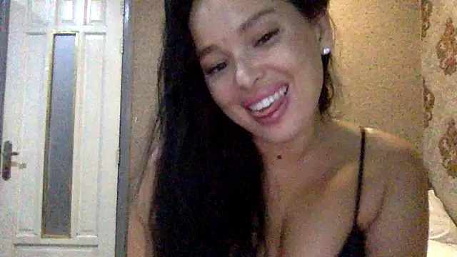 Snapshot of Fayronna chatting on March 6, 2026, 10:17 pm Fayronna online show from March 6, 2026, 10:17 pm