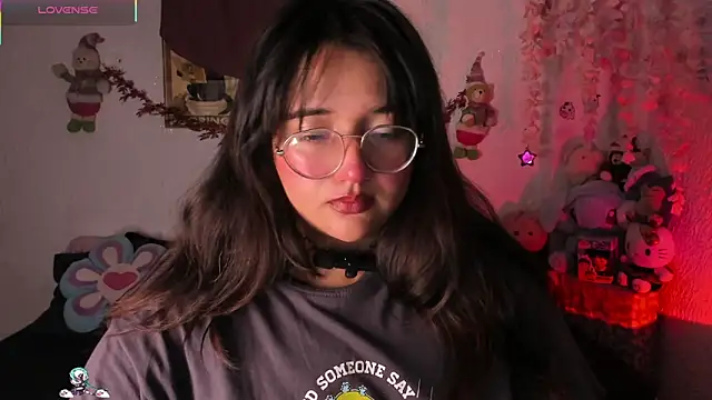 Emilycollei online show from December 23, 2025, 4:21 am