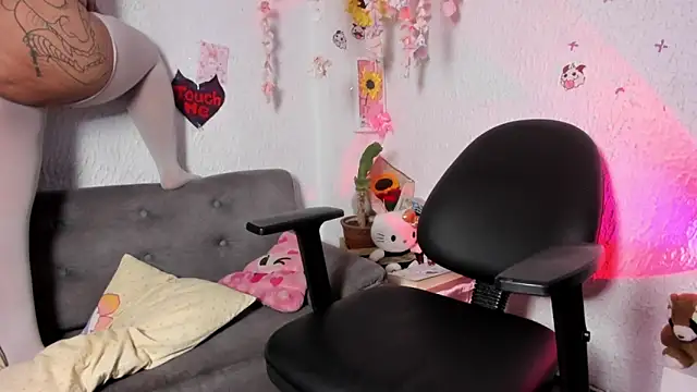 Emilycollei online show from March 9, 2026, 2:04 am