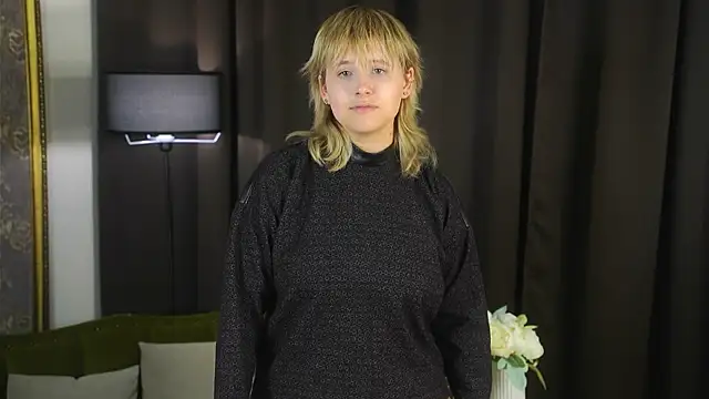NikiHiley online show from October 8, 2025, 8:01 am