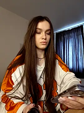 MayaGlow online show from February 14, 2026, 6:43 am