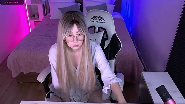 sofiisun online show from October 17, 2025, 4:15 am