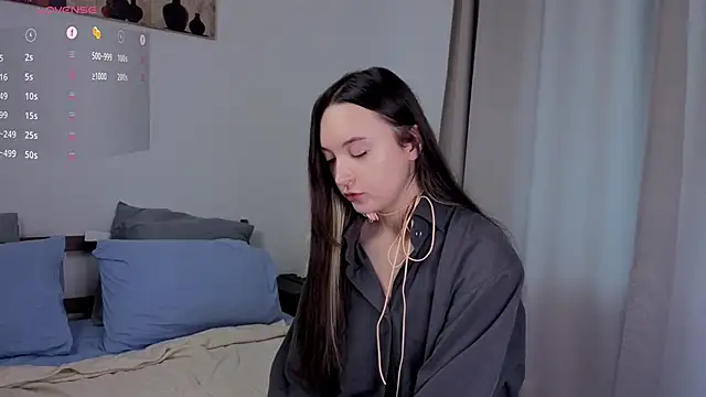 SylviaHamilton online show from October 16, 2025, 8:15 am