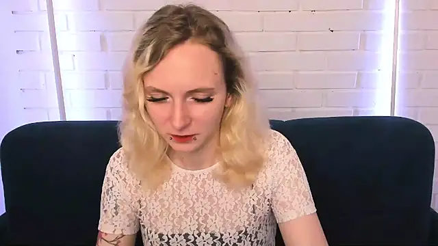 LikiLips online show from October 14, 2025, 1:39 am