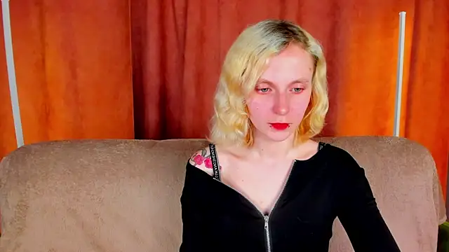LikiLips online show from April 28, 2026, 2:27 am