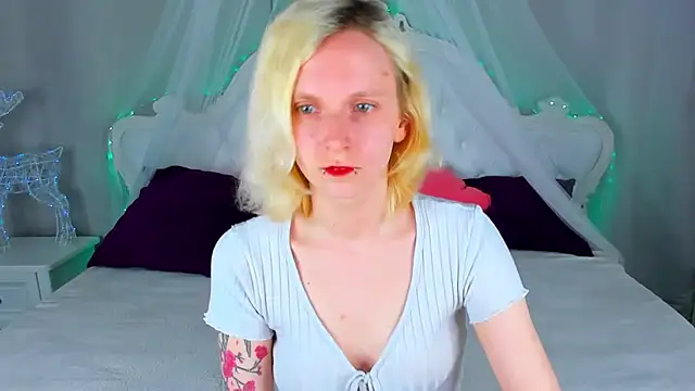LikiLips online show from April 29, 2026, 1:10 am
