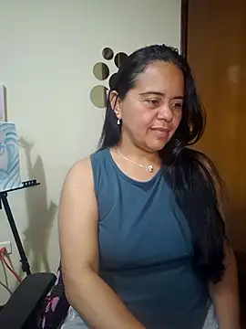 Snapshot of Miss__kendra_ chatting on October 21, 2025, 12:33 am Miss  kendra  online show from October 21, 2025, 12:33 am