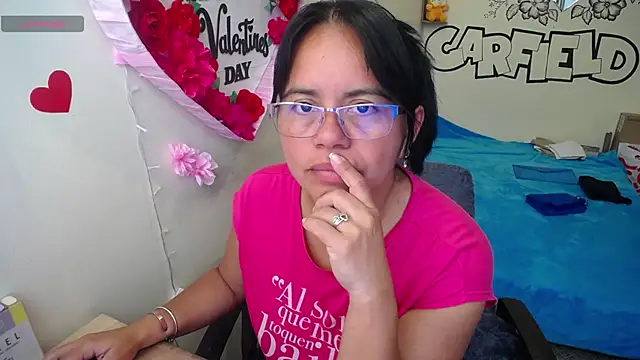 Miss  kendra  online show from May 18, 2026, 1:17 pm