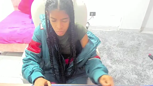 thianahorny online show from November 24, 2025, 9:31 am