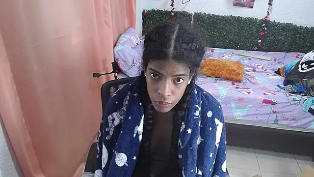 thianahorny online show from June 10, 2026, 3:22 pm