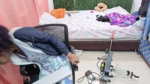 thianahorny online show from June 24, 2026, 2:16 pm