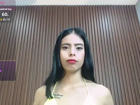 laura maite  online show from December 21, 2025, 11:39 am