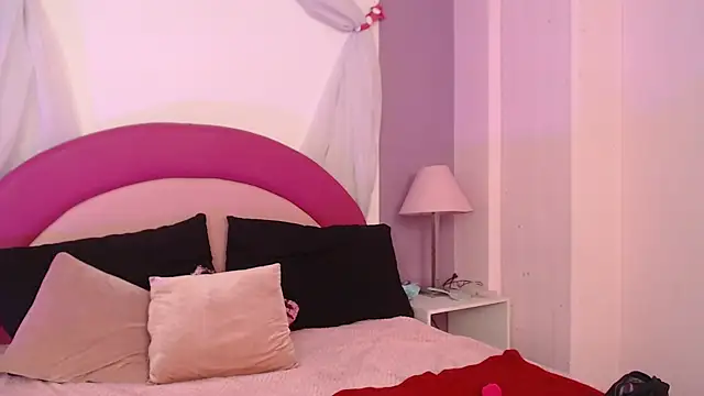 SweetRenata  online show from April 26, 2026, 12:58 pm
