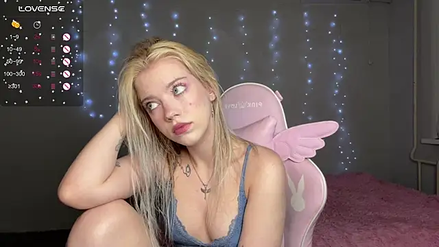 myprettylola online show from March 14, 2026, 3:50 pm