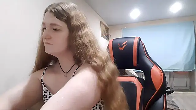 Snapshot of KissFlamee chatting on November 3, 2025, 3:35 pm KissFlamee online show from November 3, 2025, 3:35 pm