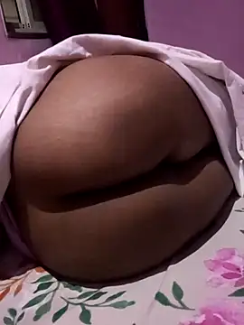 vickymtrb online show from November 4, 2025, 5:12 pm